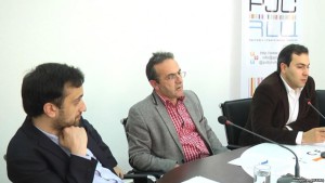Artur Sakunts (center) participating in a meeting with journalists in Yerevan, May 15, 2017.  © 2017 azatutyun.am (RFE/RL)